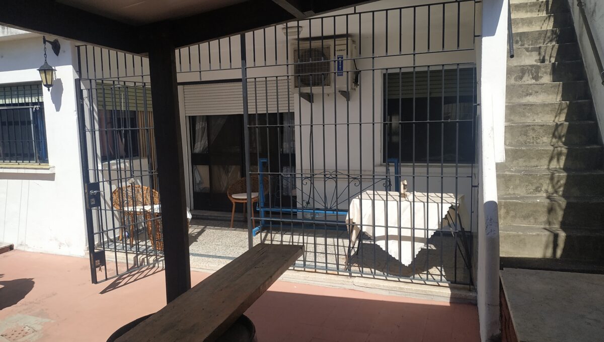 PATIO CON PARRILLERO